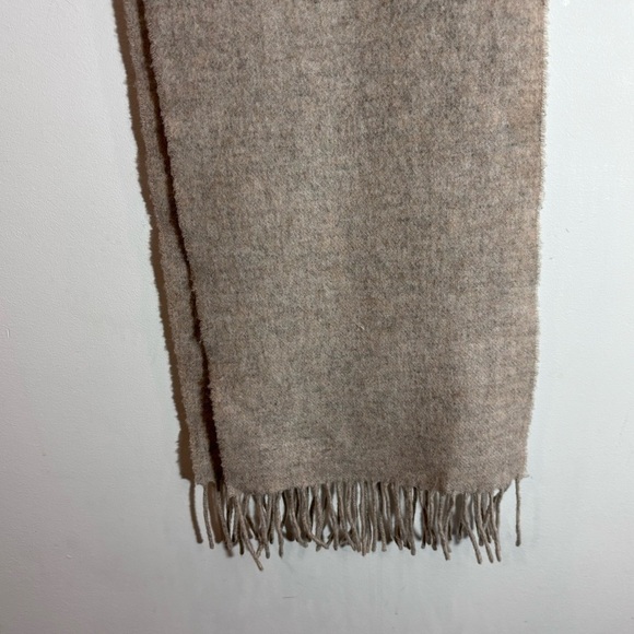 JOHNSTONS 100% Lambswool Fringed Neutral Scarf Oatmeal Light Beige Colour - Picture 3 of 5